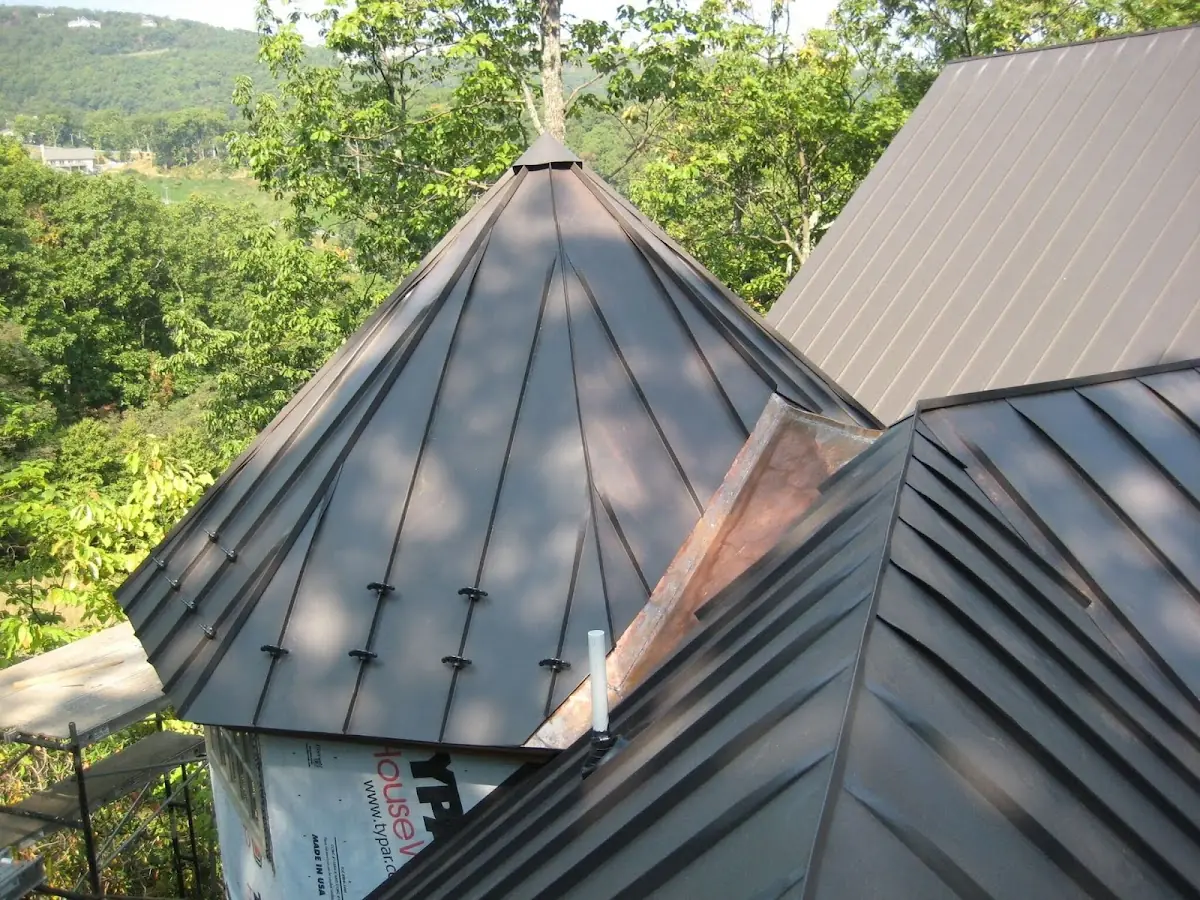Professional Roof Tarp Installation by Craftsman Roofing in Bayside Village